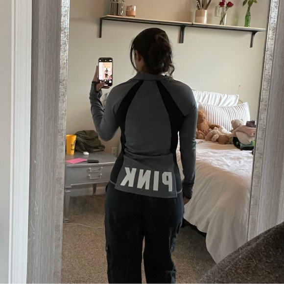 Vintage Victoria Secret PINK running pullover - Picture 3 of 9